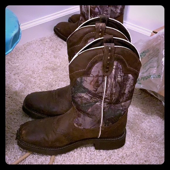 Justin BOOTS! - Picture 1 of 2